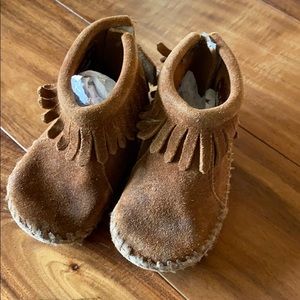 Minnetonka Moccasins with Fringe, Size 3